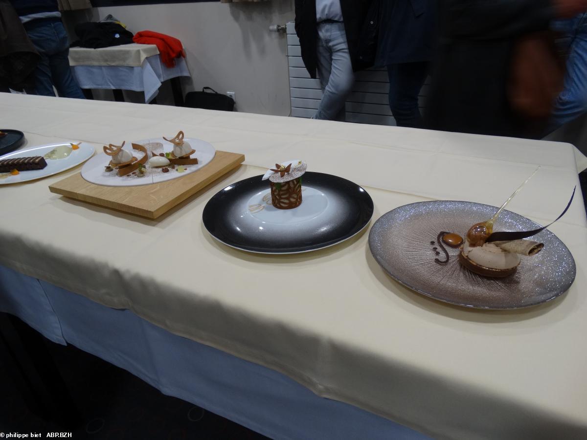 Un aperçu des assiettes professionnelles, dont celle d'Antoine Lenôtre à gauche.