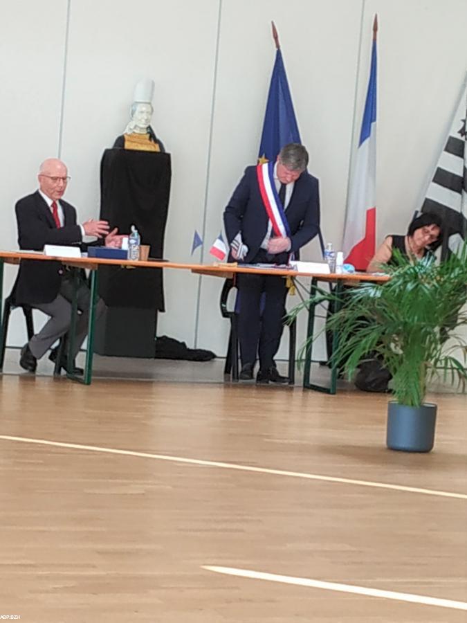 Le conseil municipal du 28 mai 2020 à Pont-l'Abbé au Triskell