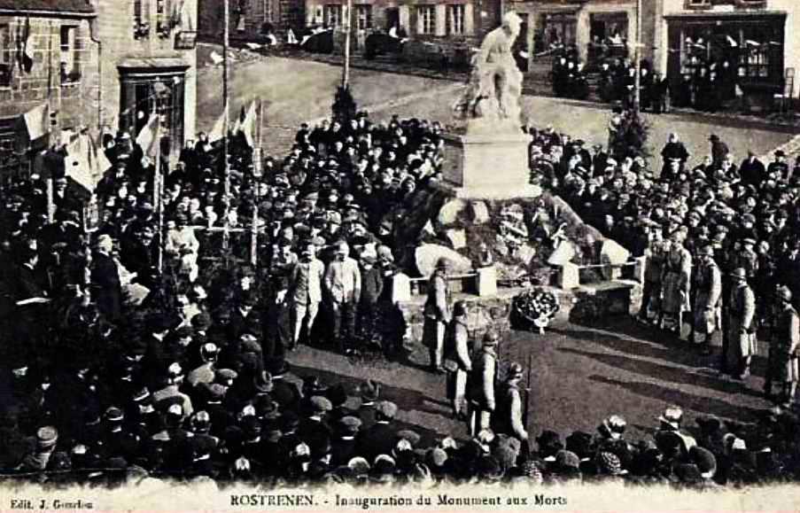 l'inauguration du monument aux morts de Rostrenen, dans les années 1920. Par la suite, l'émigration s'intensifie.