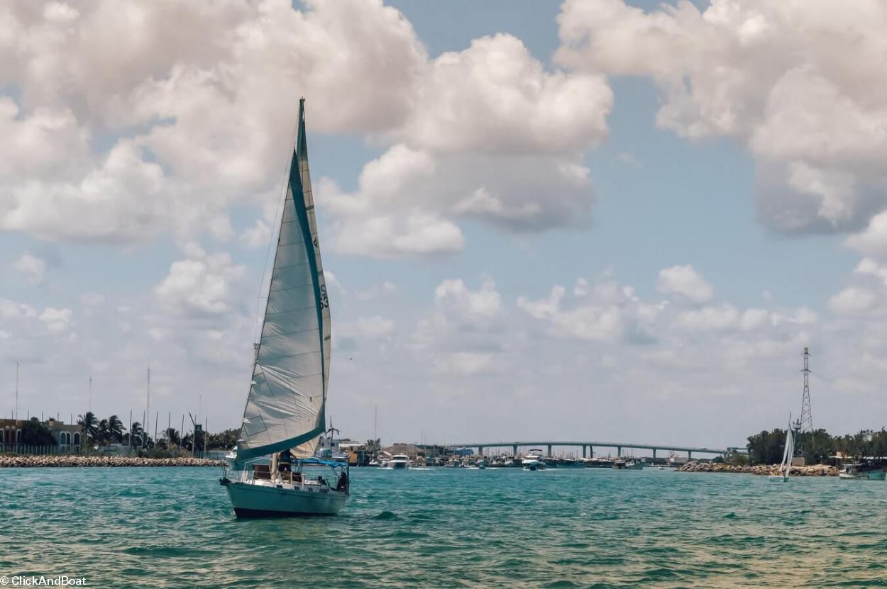 Mettre les voiles, le propre de la location de bateau, rendue très accessible par des plateformes comme Click&Boat.