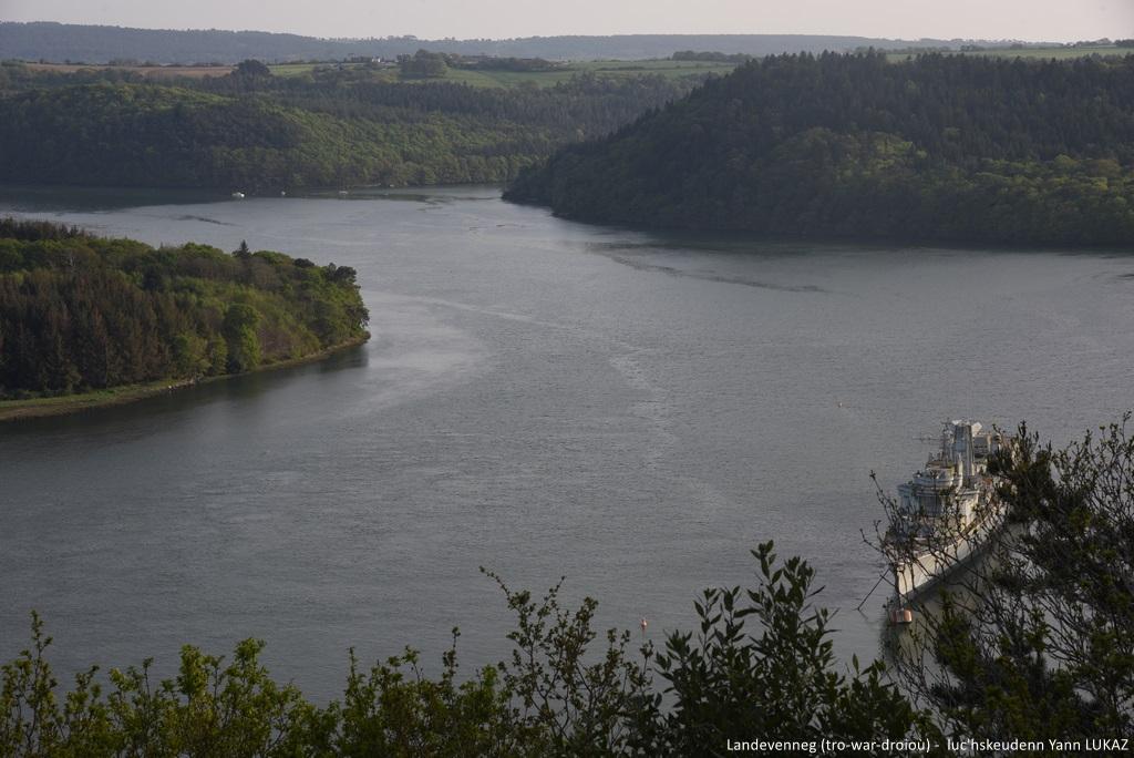 Landevenneg e gourenez Kraozon:  genoù ar Stêr-Aon  / embouchure de l'Aulne, au fond de la rade de Brest