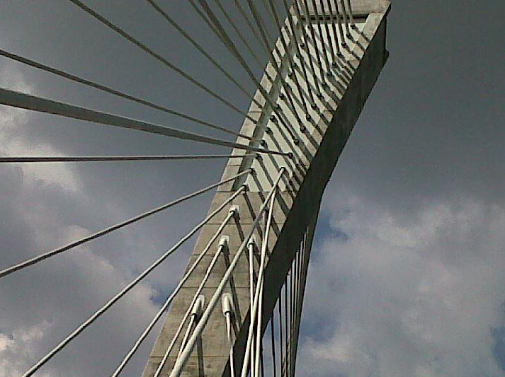 Landevenneg e gourenez Kraozon:  pont Terenez / chef d'oeuvre d'ingénierie et d'architecture:le pont de Terenez (à haubans et tablier courbe) donne accès à la presqu'ile de Crozon