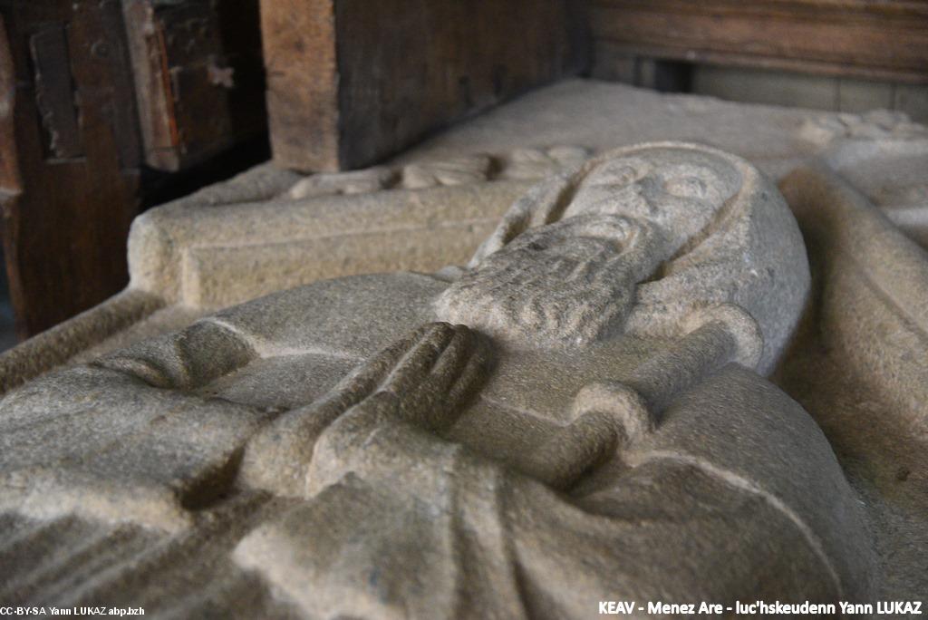 Chapelle de Saint Herbot. Gisant en granit.