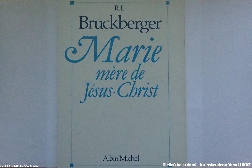 Marie, mère de Jésus-Christ - R.L. Bruckberger (permission du Supérieur (dominicain) 1991, Albin Michel, ISBN 2-226-05273-9, trouvable d’occasion sur internet)
Ul levr pouezus diazezet war testennoù an Aviel koulz ha gouiziegezh kevredigezh an amzer-mañ. Prederiañ don ur vuhez a-bezh kinniget d’al lenner. Ouvrage remarquable par un Dominicain turbulent (1907-1998), qui visiblement a fréquenté du beau monde. Des questions que beaucoup se posent, abordées avec sérieux (Pour quelle raison la Virginité de Marie ? Marie a-t-elle bénéficié ou non d’apparition Christique après la Résurrection ?). Les réponses sont des hypothèses clairement argumentées et méditées. Lecture simple et agréable (à quelques exceptions près).
