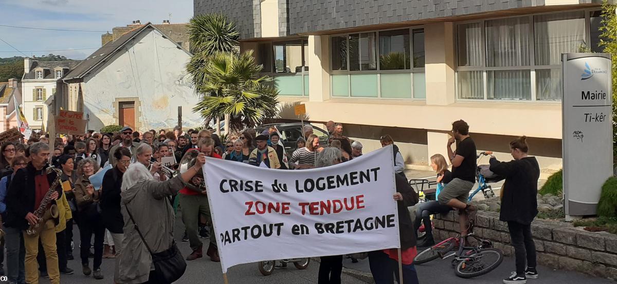 Devant la mairie à Douarnenez