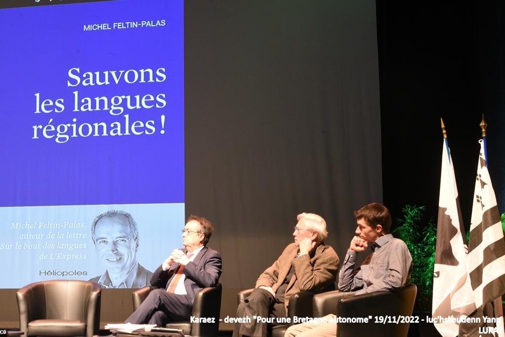 Intervenants en première partie: De G à D: Yves Brun, spécialiste des finances, Yves Lebahy, géographe, Alan Le Cloarec, politiste