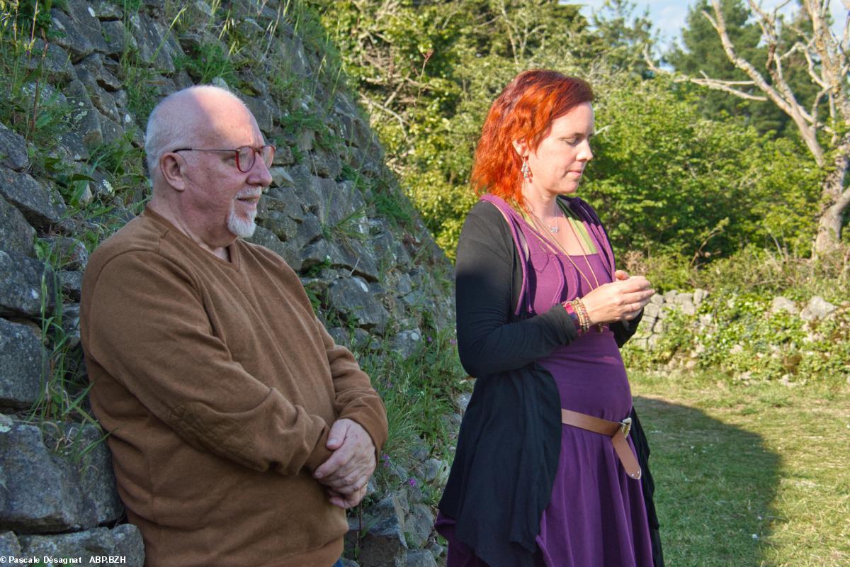 Pascal Lamour et Joëlle Chautems  à Gavrinis (photo Pascale Désagnat)