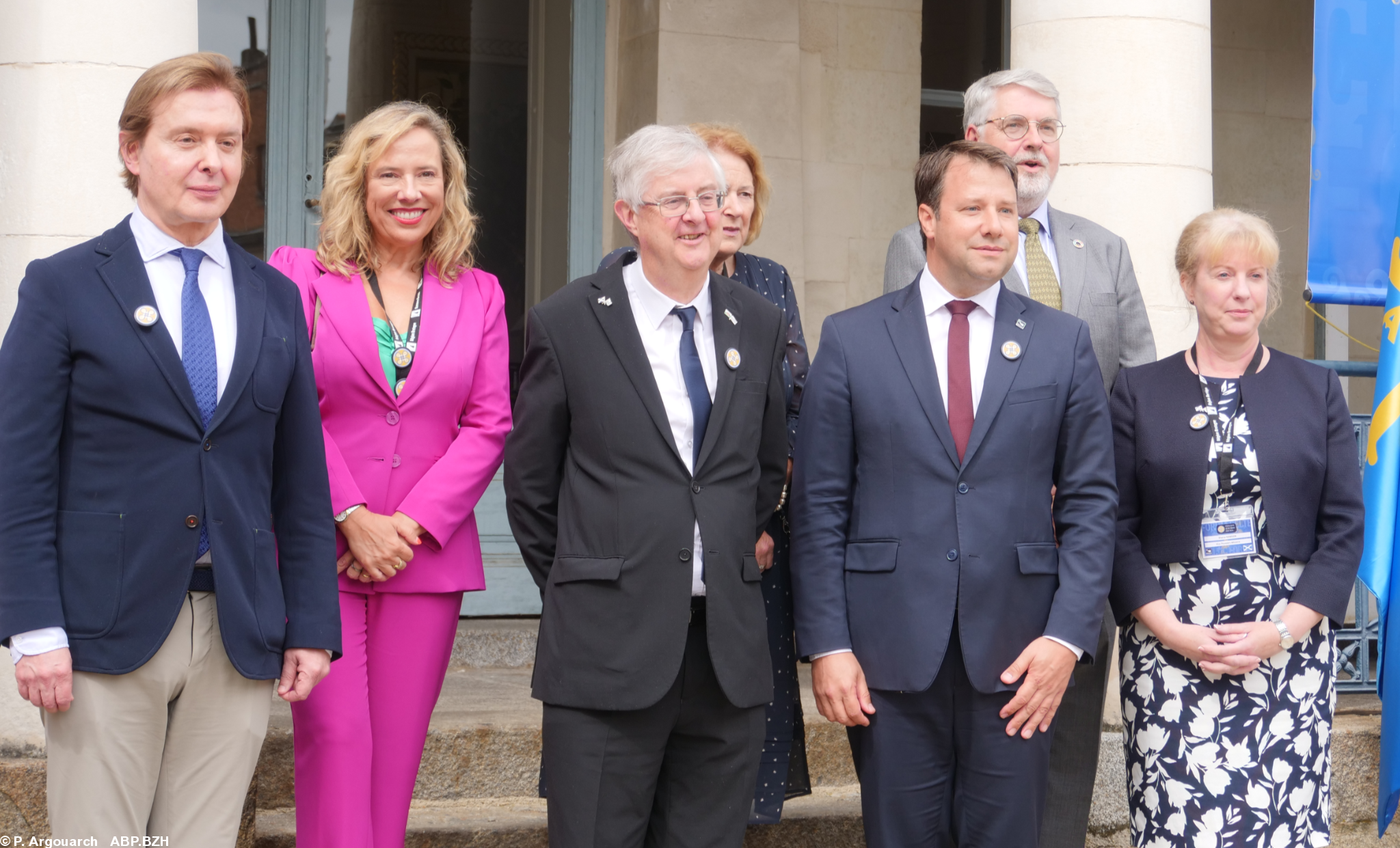 De g.à.d  Jesus Gamallo Aller (relations extérieures de la Galice), Maria Bellamina Diaz (Asturies), Mark Drakeford (Premier ministre du Pays de Galles), Linda Taylor présidente du Conseil de Cornouailles, Loïg Chesnais-Girard, Président du Conseil régional, Niall Burgess (ambassadeur d'Irlande en France) et Shona Robinson, vice-premier ministre de l'Écosse.