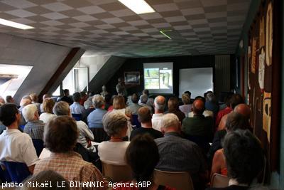 Près de 120 personnes ont suivi les conférences matinales à la mairie de Locmariaquer