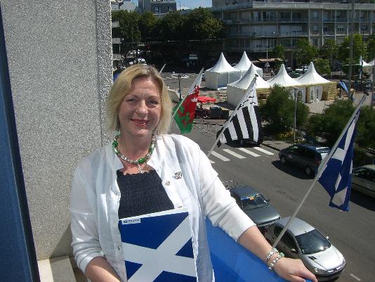 Linda Fabiani  ministre des Affaires étrangères  européennes et culturelles d'Écosse au Festival Interceltique de Lorient 2007.