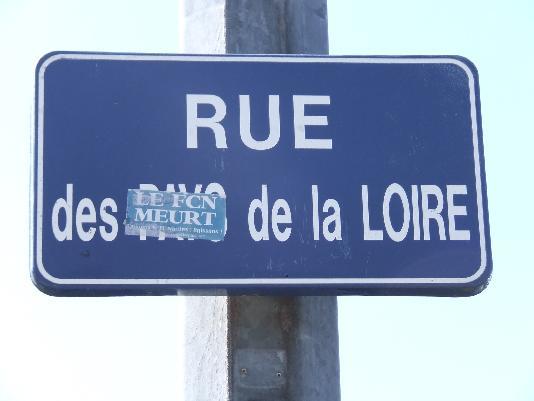 Nantes. Devant l'entrée du Parc des expositons de la Beaujoire.